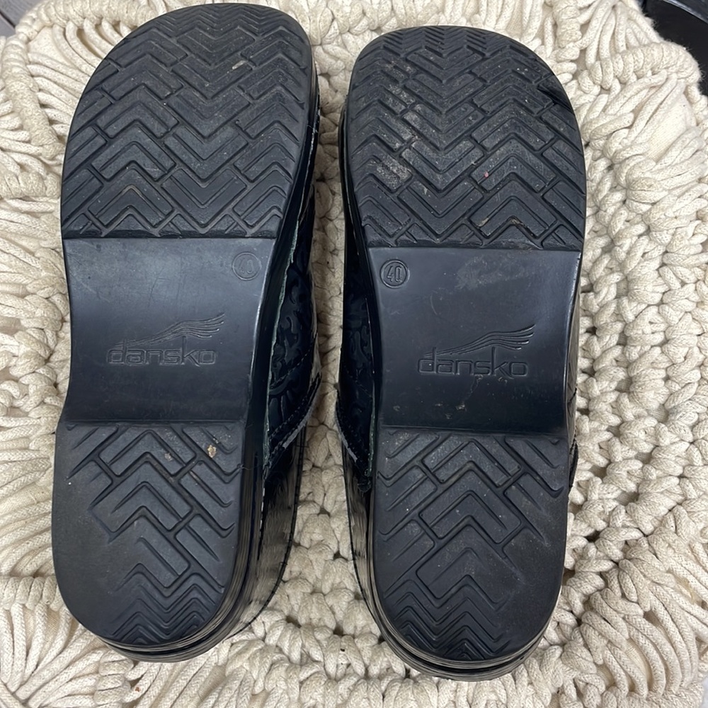 Dansko slip on black embossed print leather size 40 shoes - Picture 5 of 9
